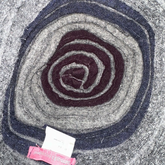 Amati Boiled Wool Layered Multicolor Cap Hat Bow Charm Made In Italy - Picture 3 of 7